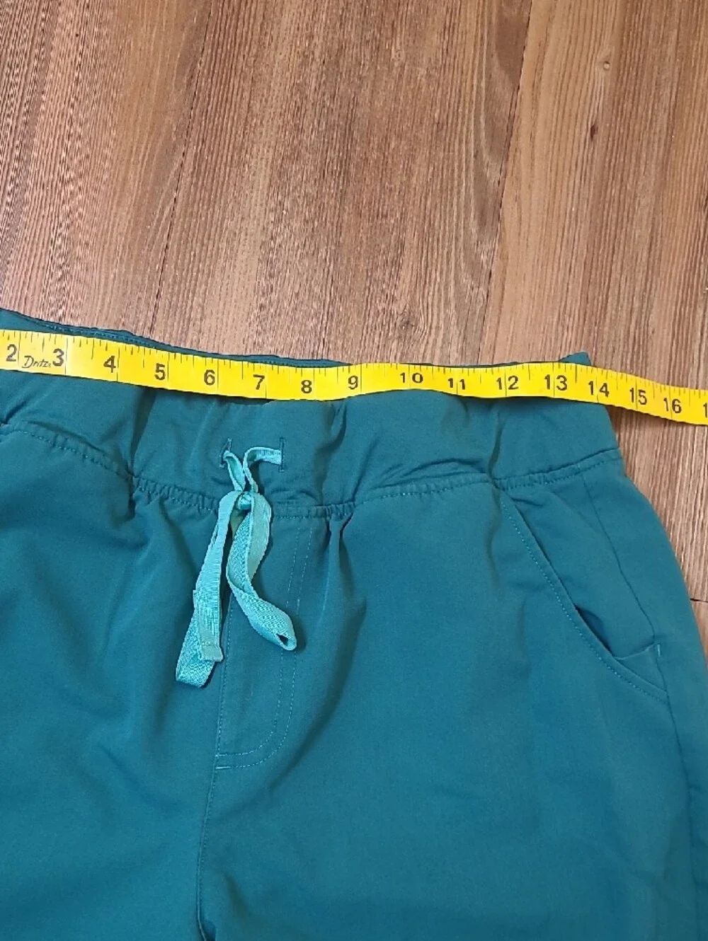 Figs women,s Teal V-Neck Scrub Top and Jogger Set